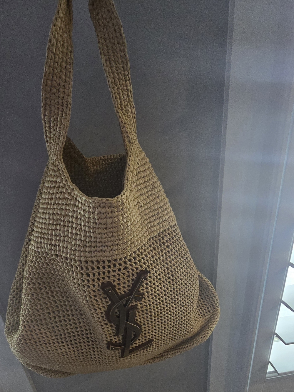 New Saint Laurent Beige Raffia Tote with Gold Logo AMAZING BAG! - Picture 6 of 15